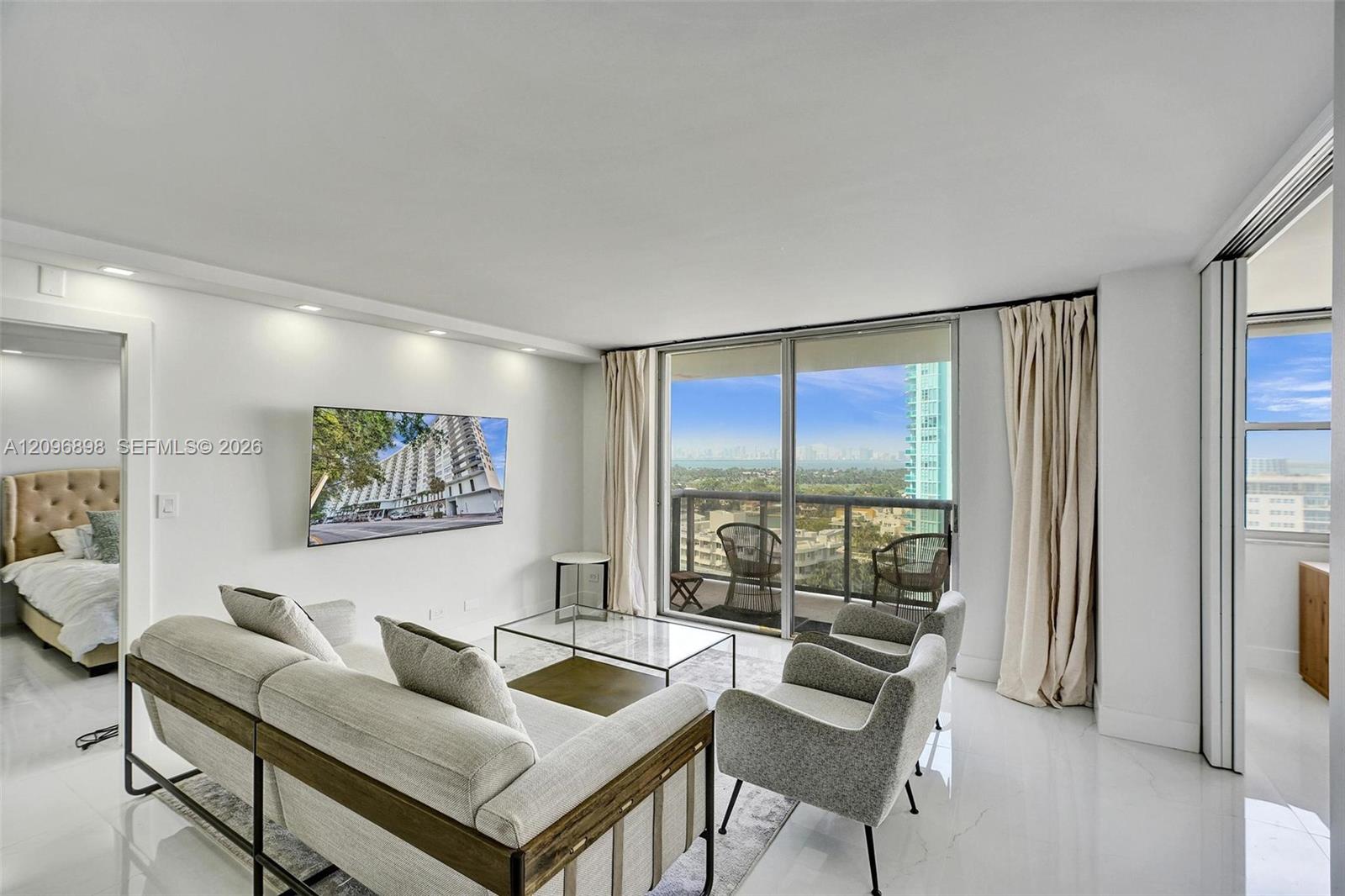 6039 Collins Ave # 1736