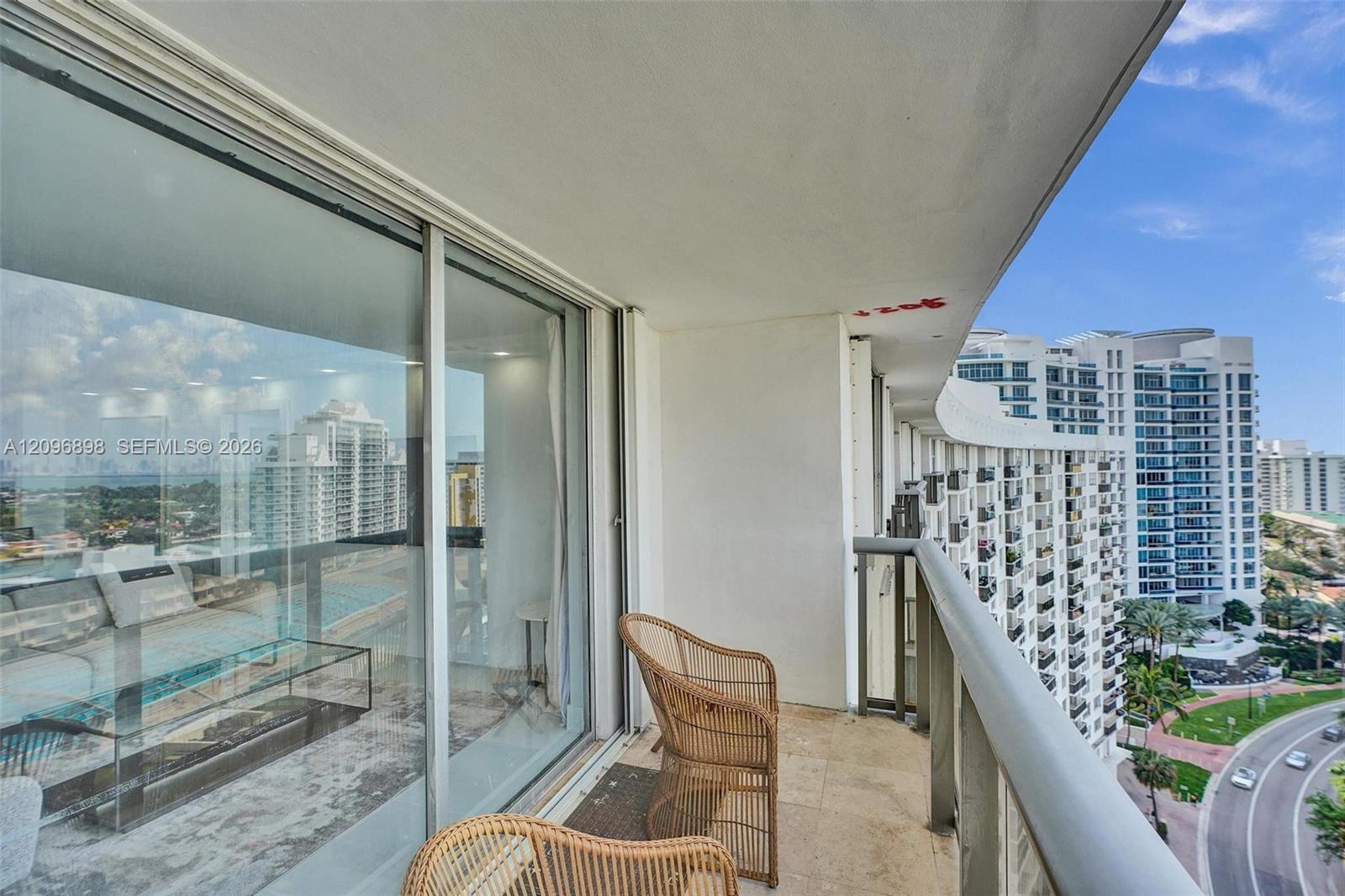 6039 Collins Ave # 1736