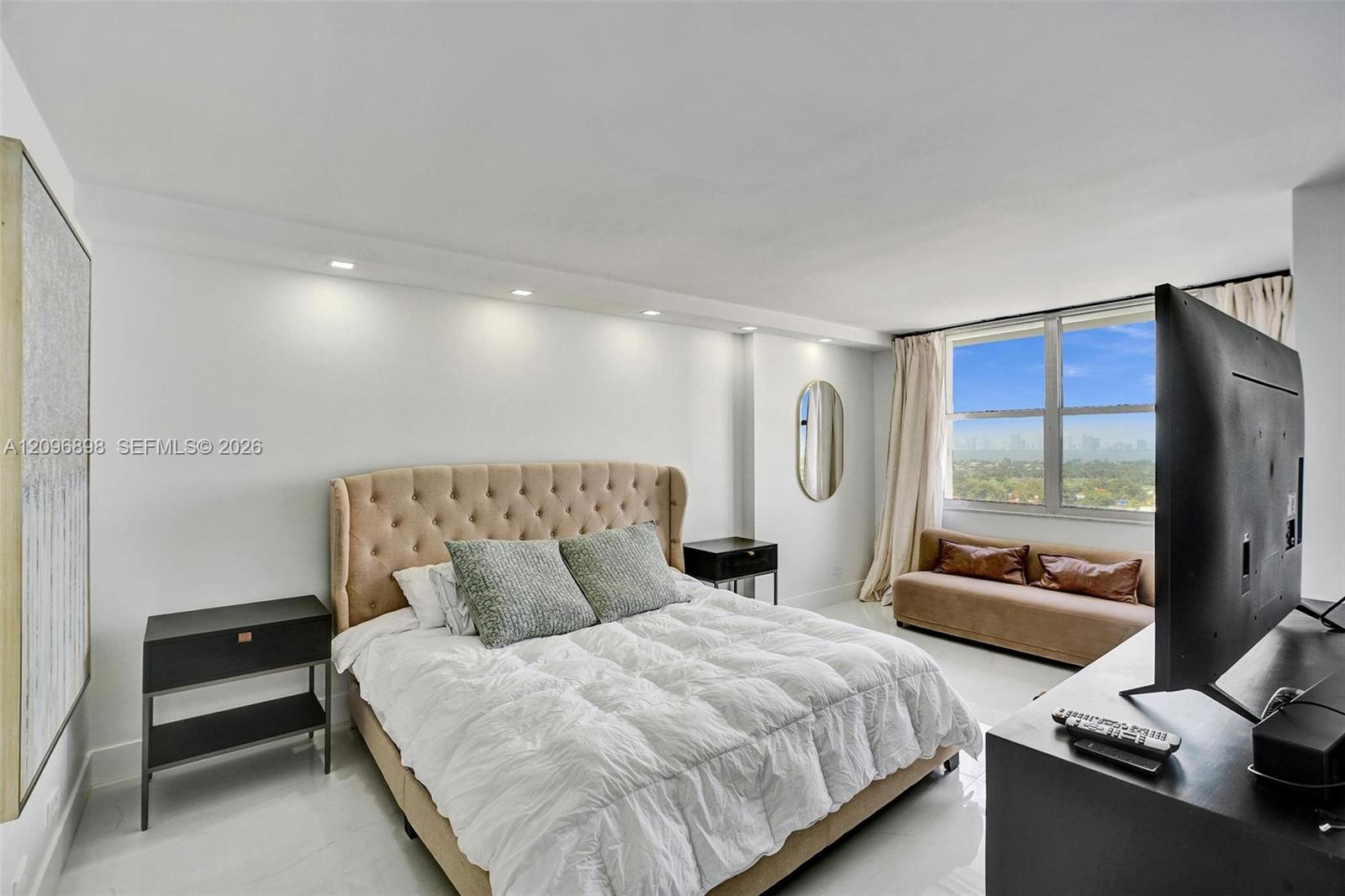 6039 Collins Ave # 1736