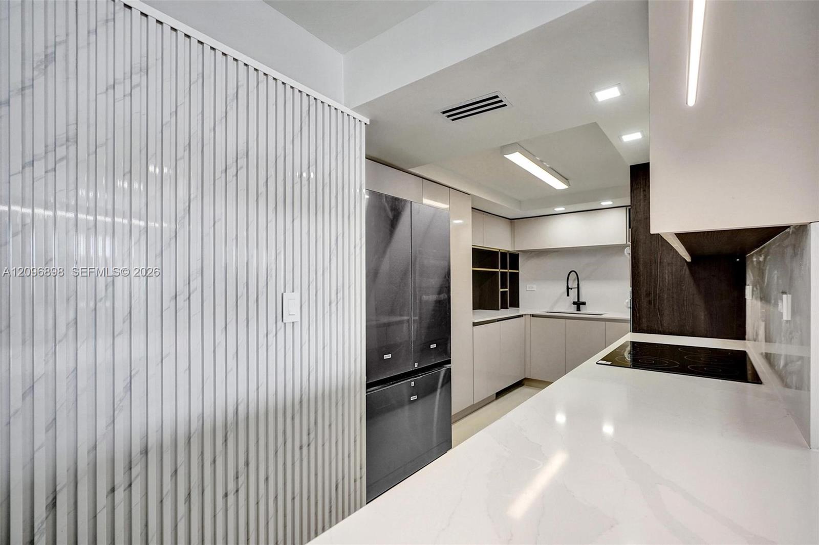 6039 Collins Ave # 1736