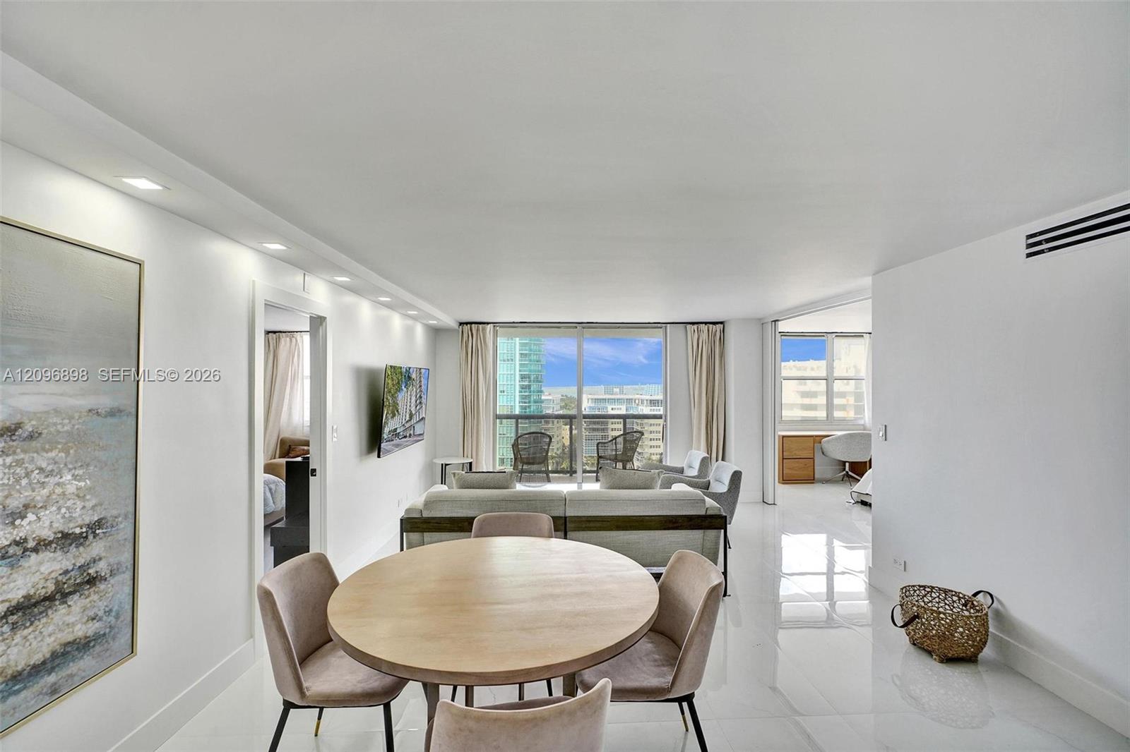 6039 Collins Ave # 1736