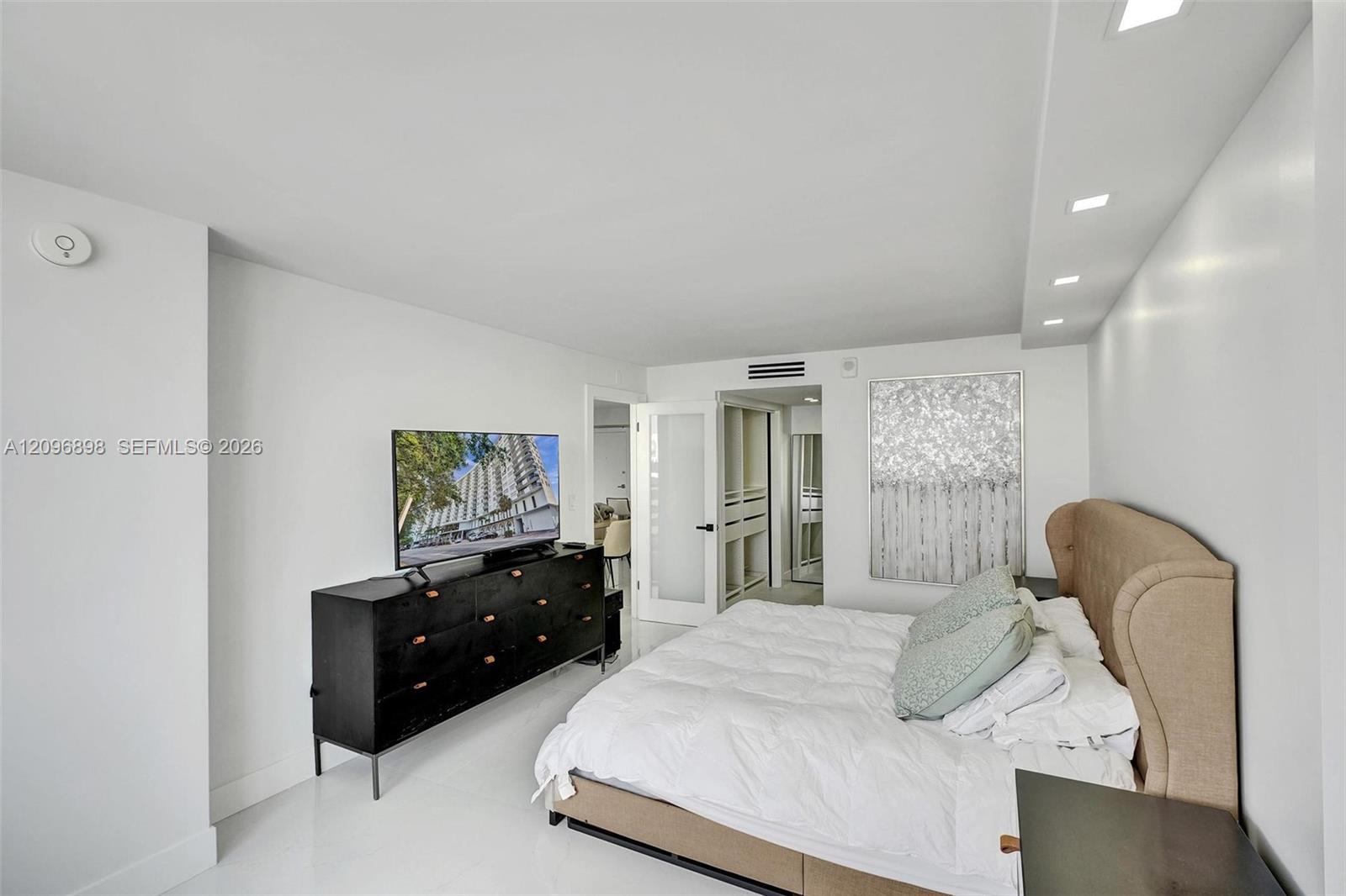 6039 Collins Ave # 1736