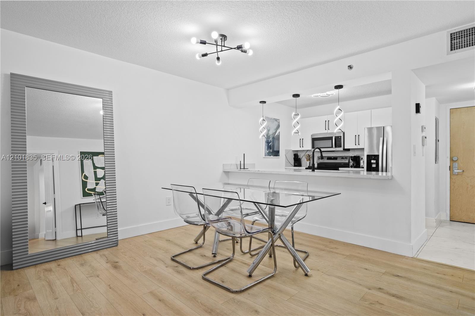 1200 Brickell Bay Dr # 1907