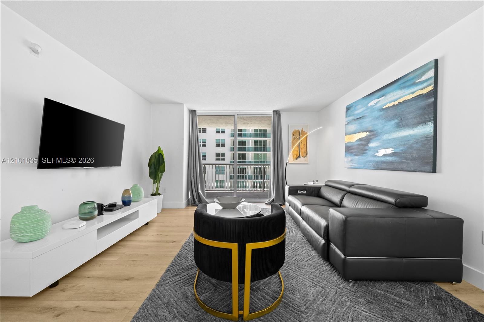 1200 Brickell Bay Dr # 1907