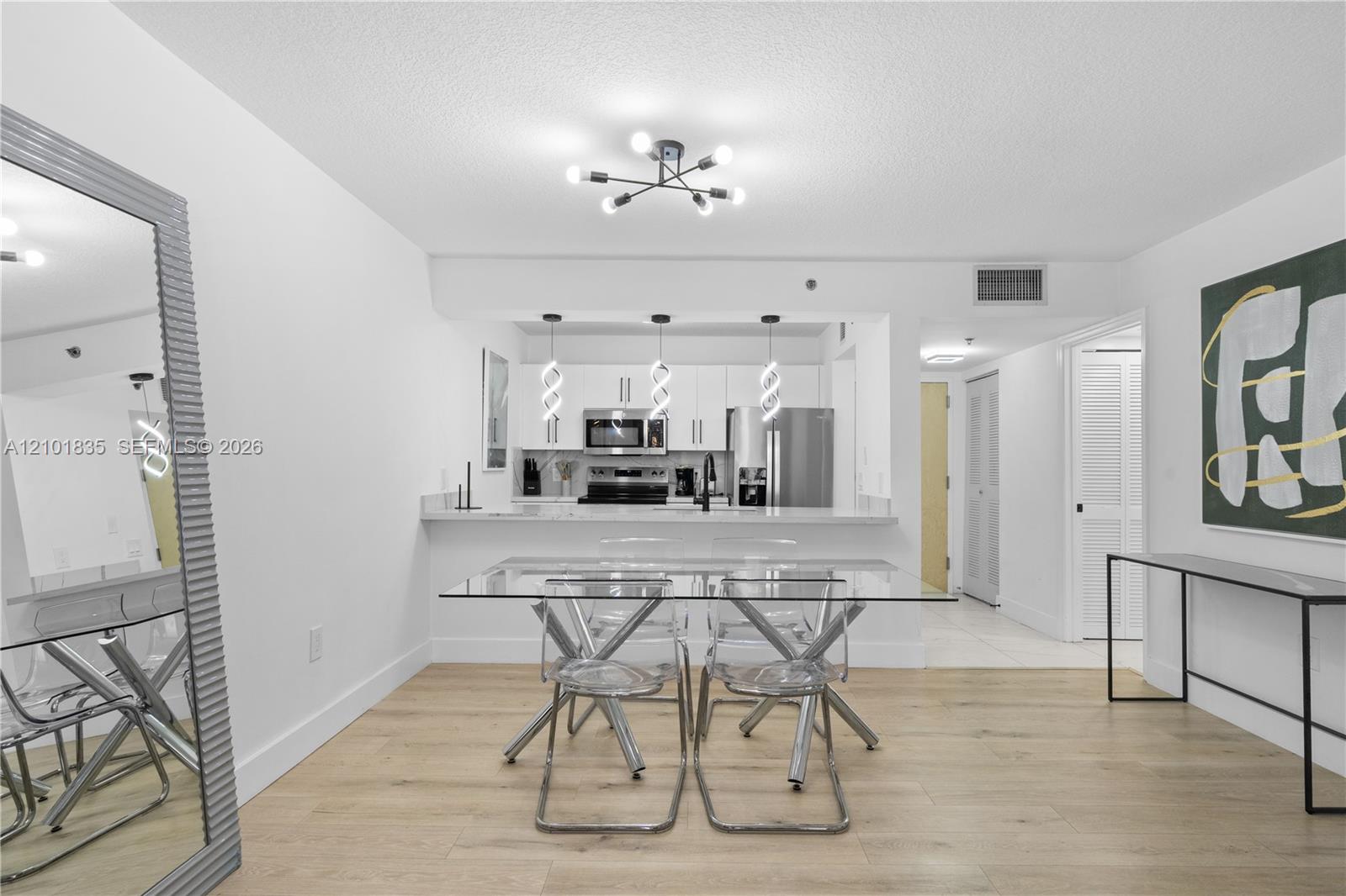 1200 Brickell Bay Dr # 1907