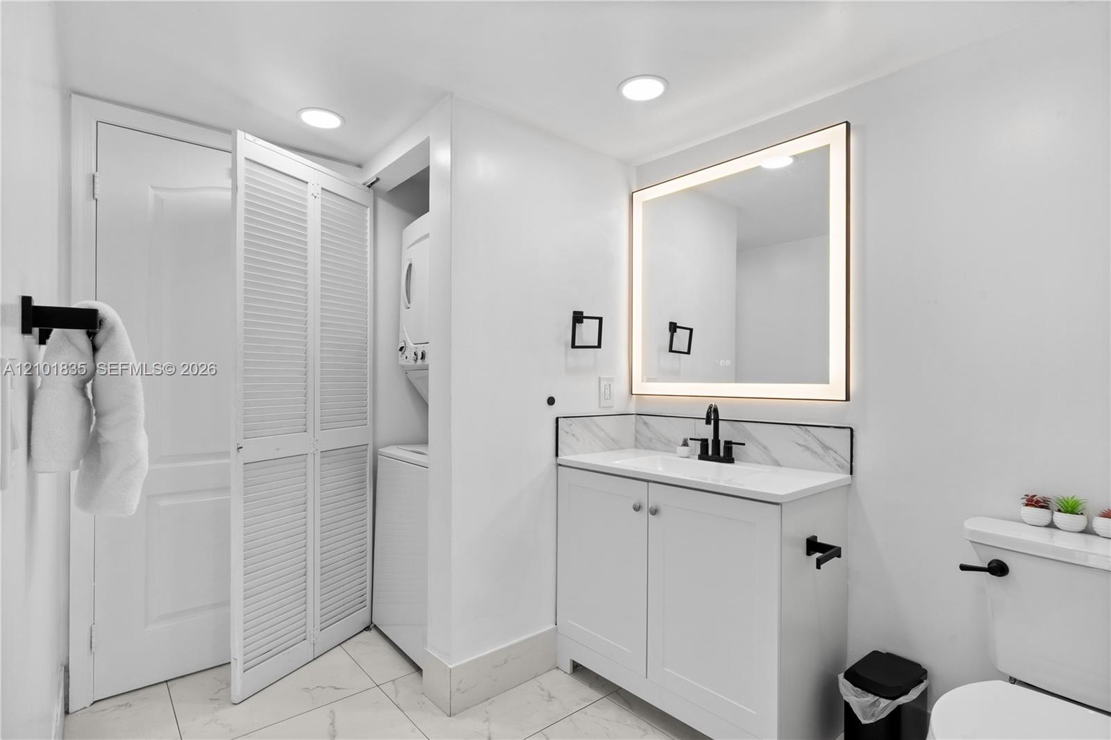 1200 Brickell Bay Dr # 1907