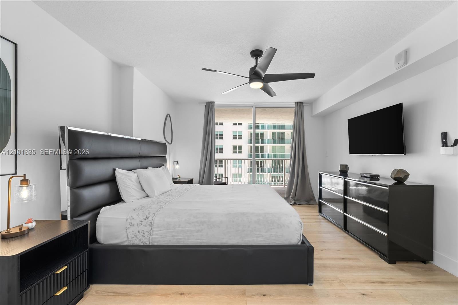 1200 Brickell Bay Dr # 1907
