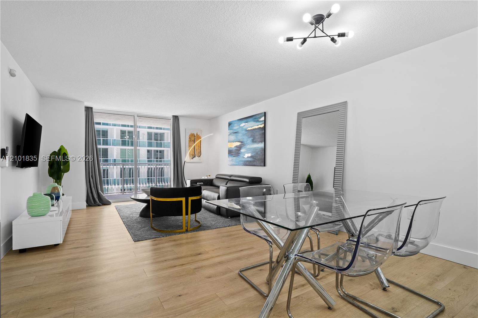 1200 Brickell Bay Dr # 1907