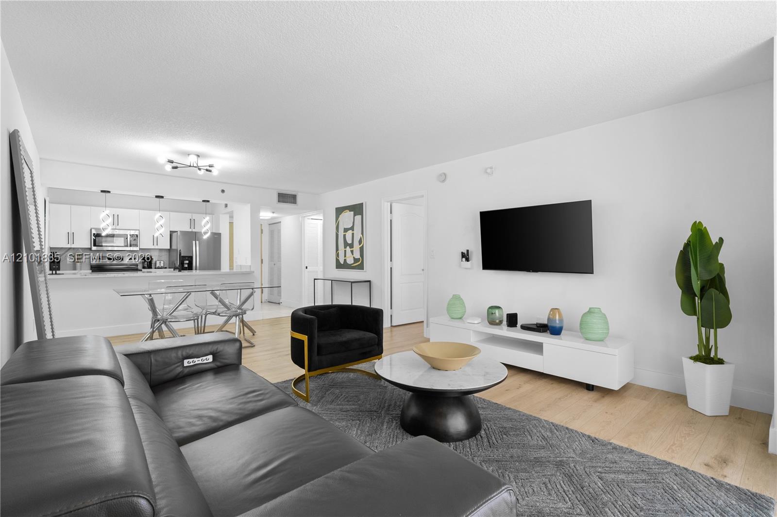 1200 Brickell Bay Dr # 1907