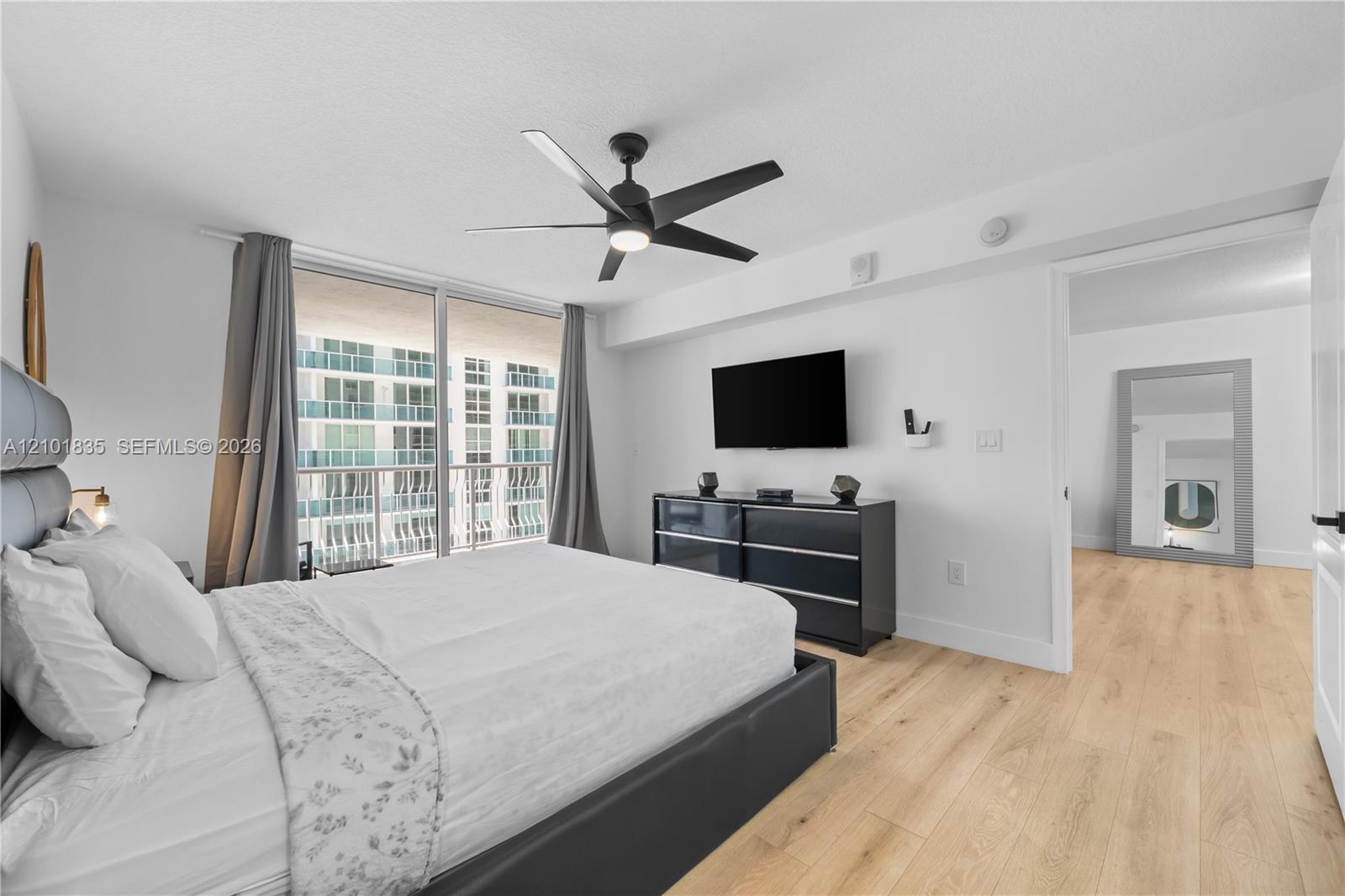 1200 Brickell Bay Dr # 1907