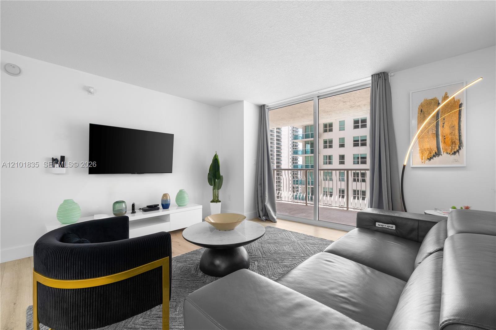 1200 Brickell Bay Dr # 1907