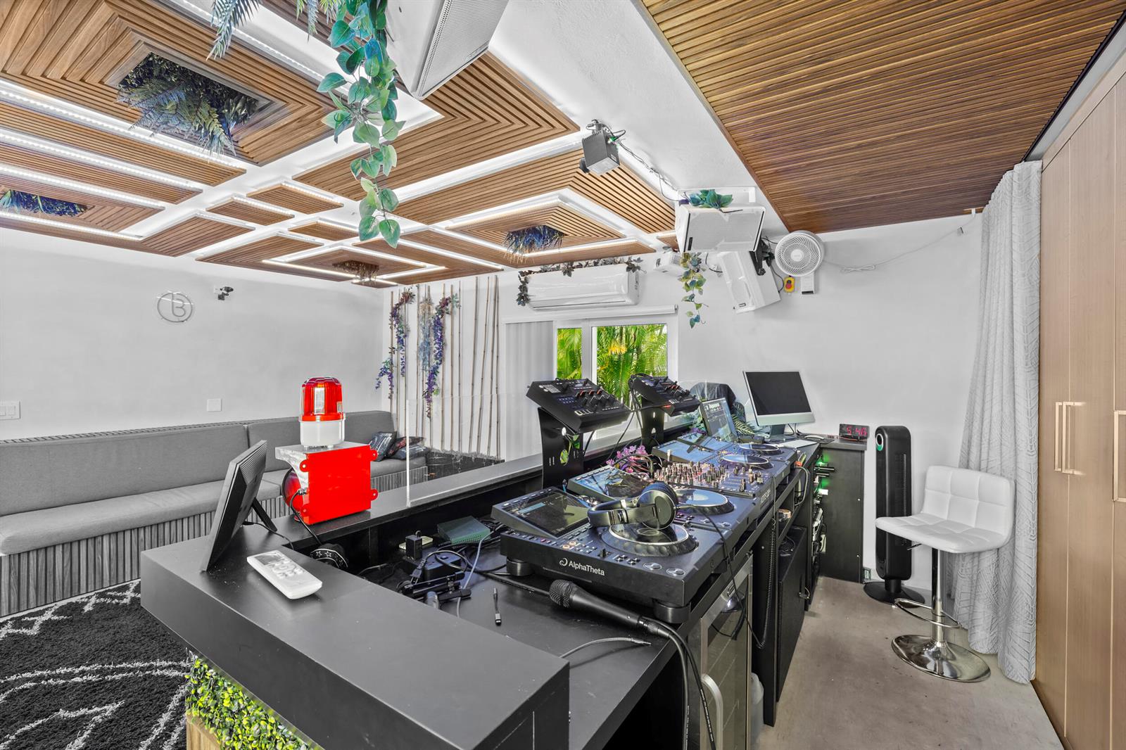 1321 Tangelo Isle