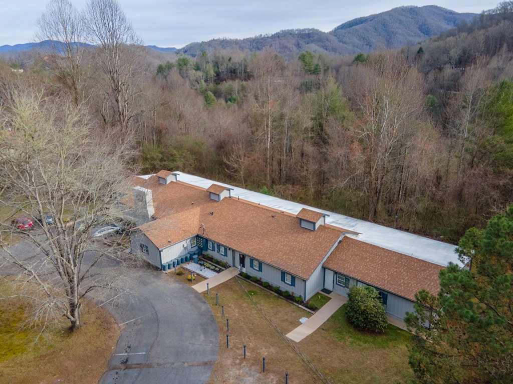 661 N Country Club Dr