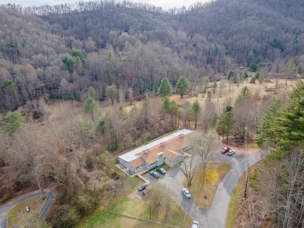 661 N Country Club Dr