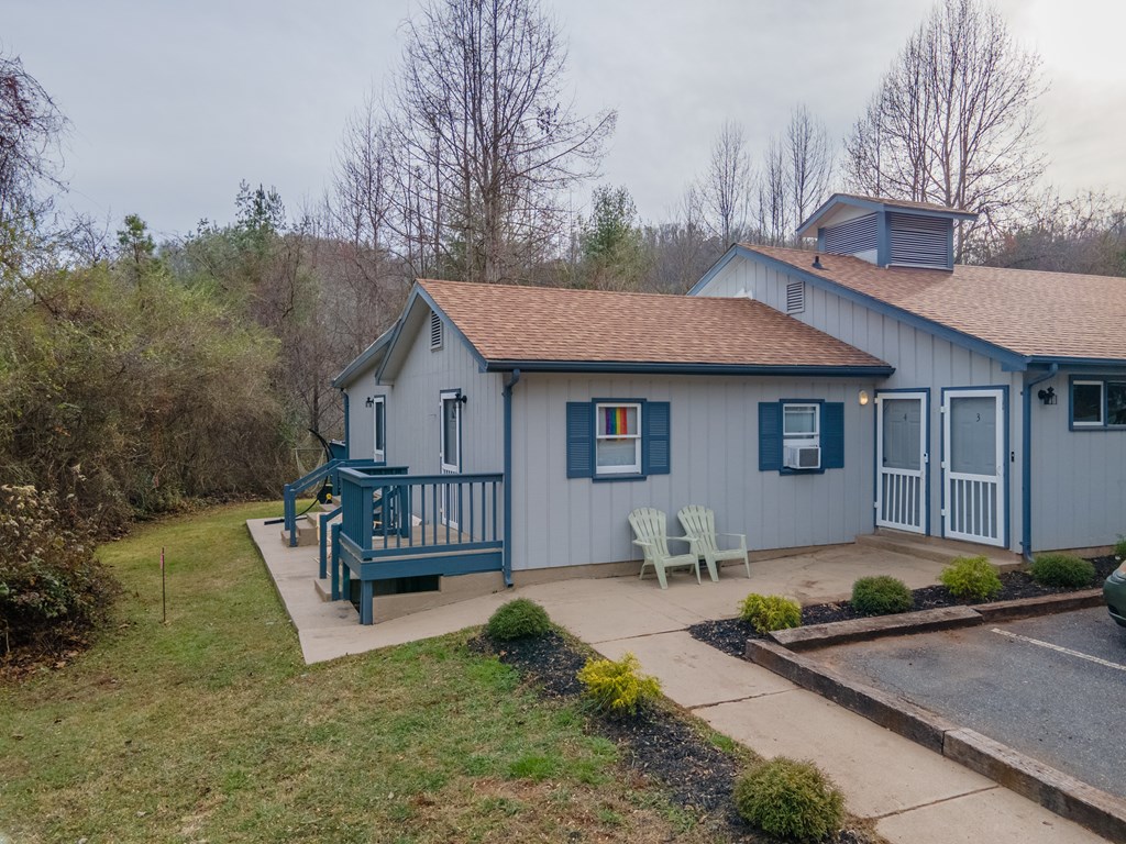 661 N Country Club Dr