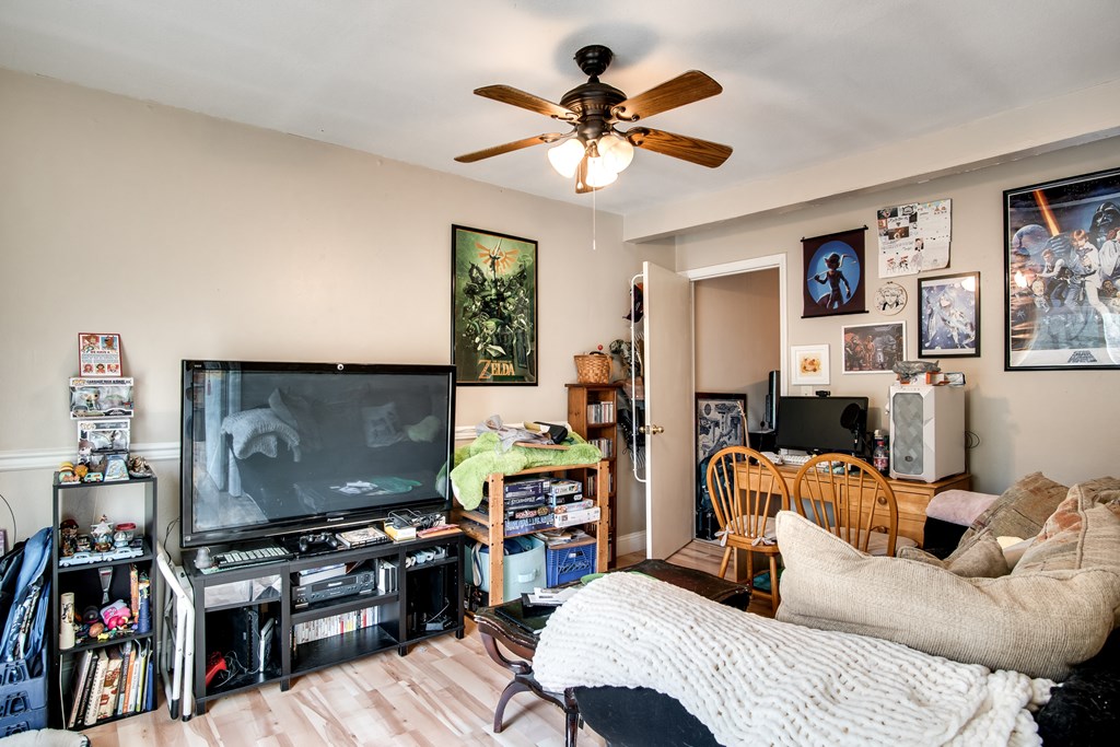 661 N Country Club Dr
