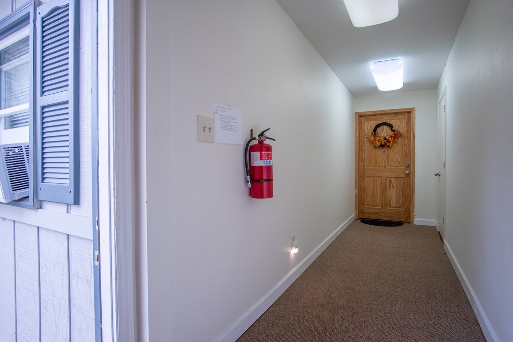 661 N Country Club Dr