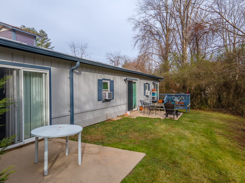 661 N Country Club Dr