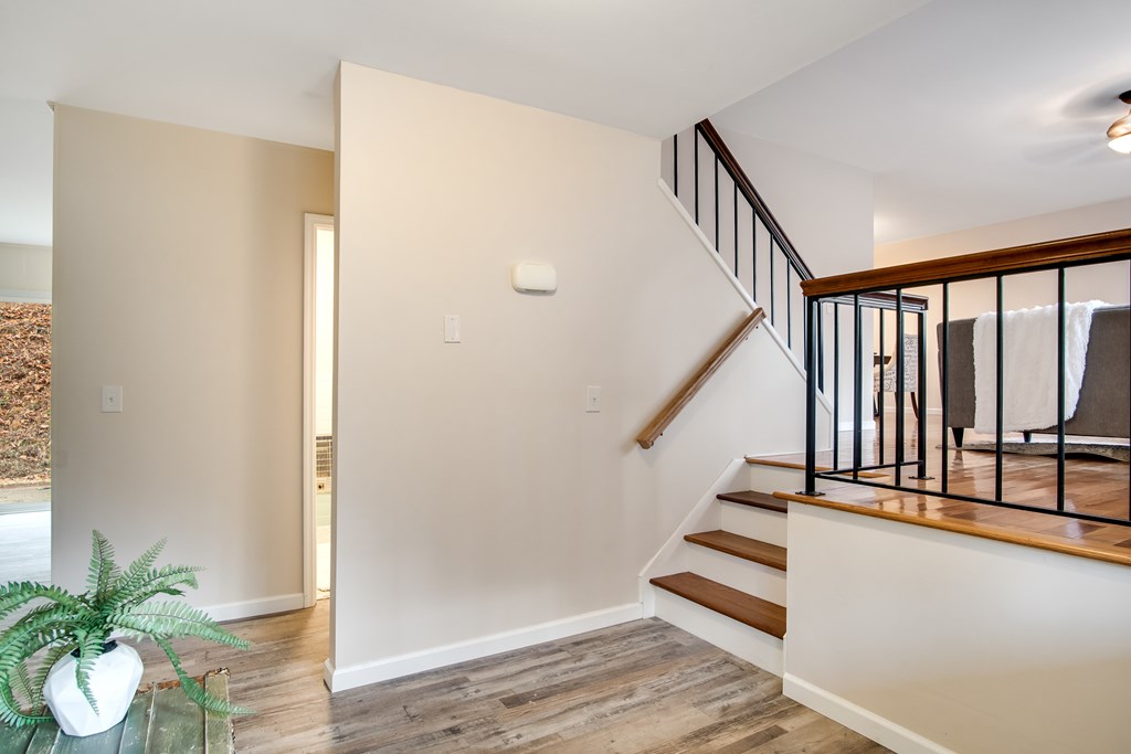 1296 N Country Club Dr