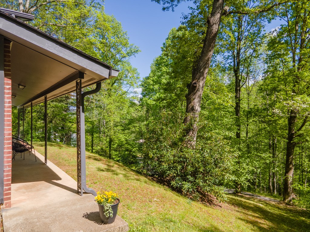 1296 N Country Club Dr