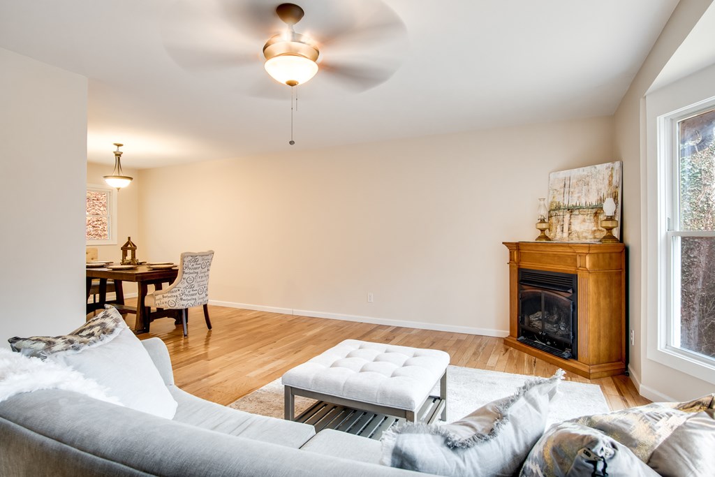 1296 N Country Club Dr