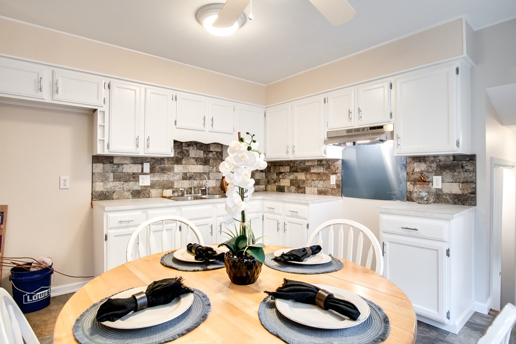 1296 N Country Club Dr