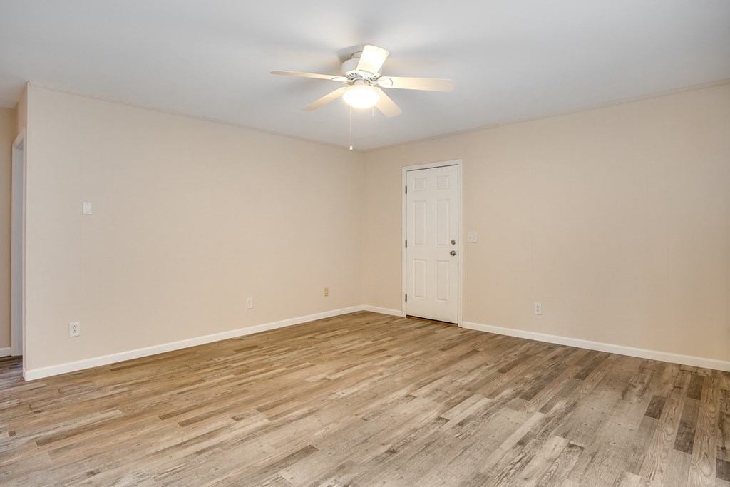 1296 N Country Club Dr