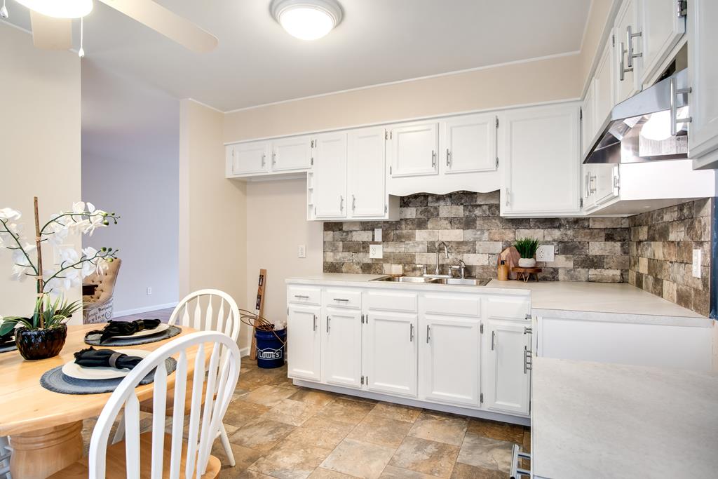 1296 N Country Club Dr