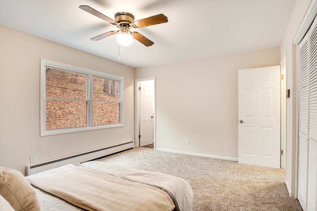 1296 N Country Club Dr