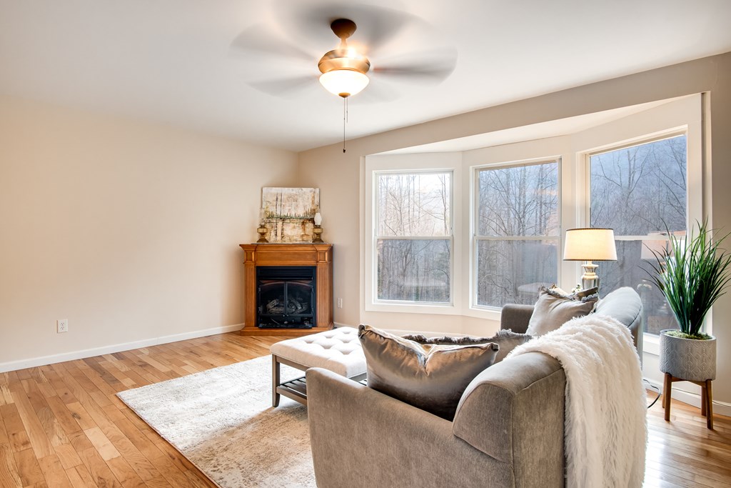 1296 N Country Club Dr