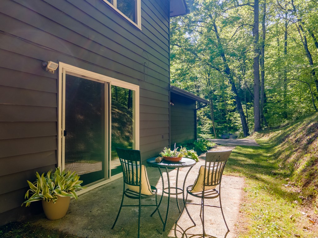 1296 N Country Club Dr