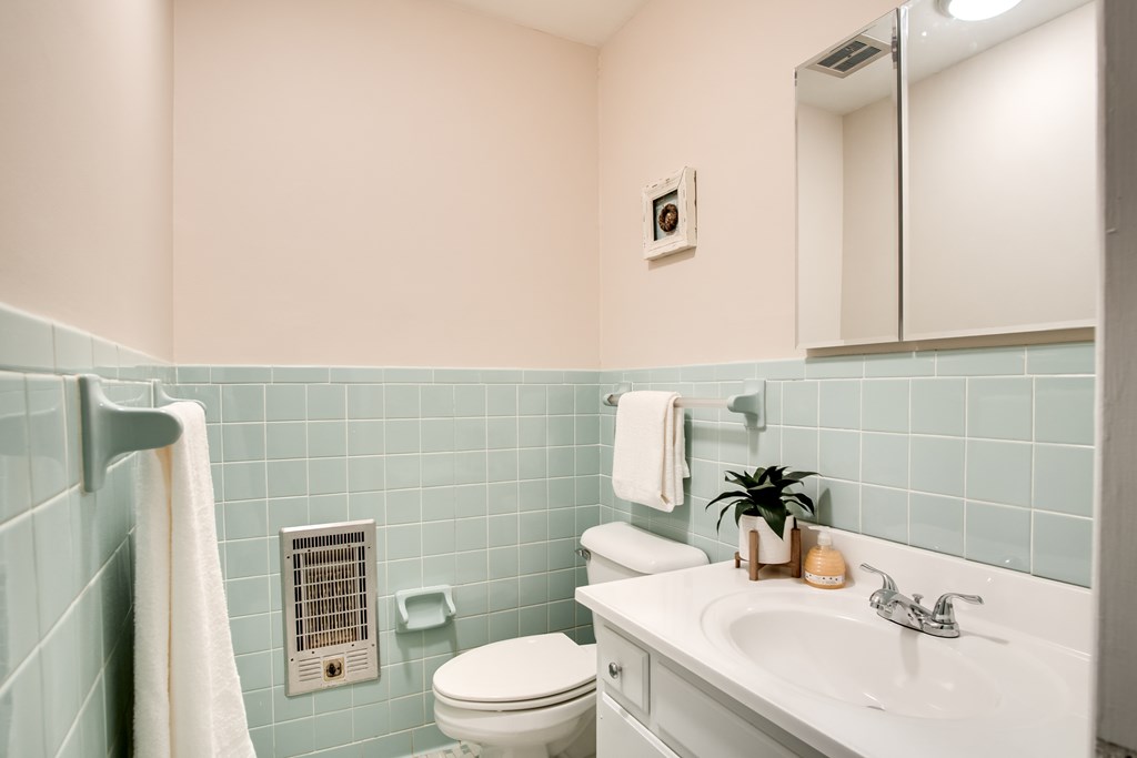 1296 N Country Club Dr