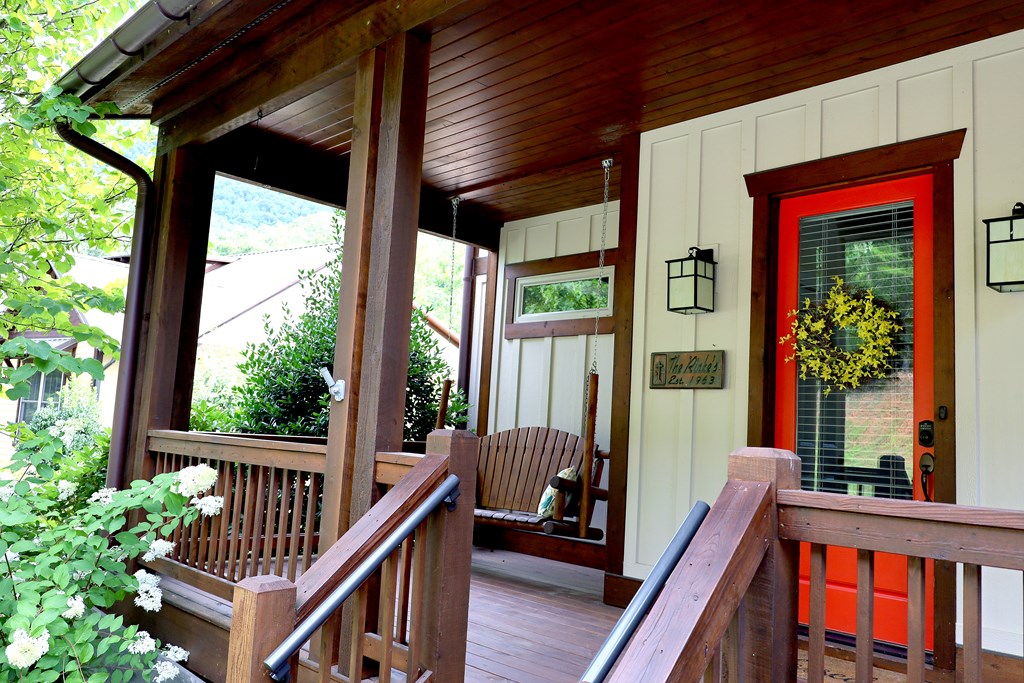 110 N Sundrops Trail