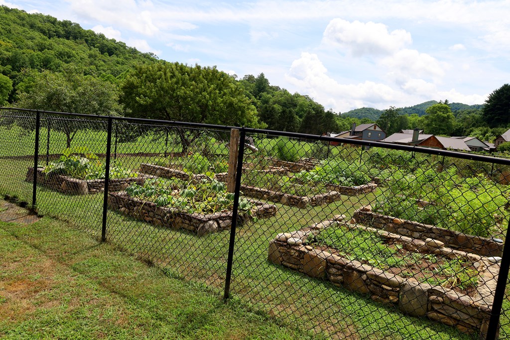 110 N Sundrops Trail