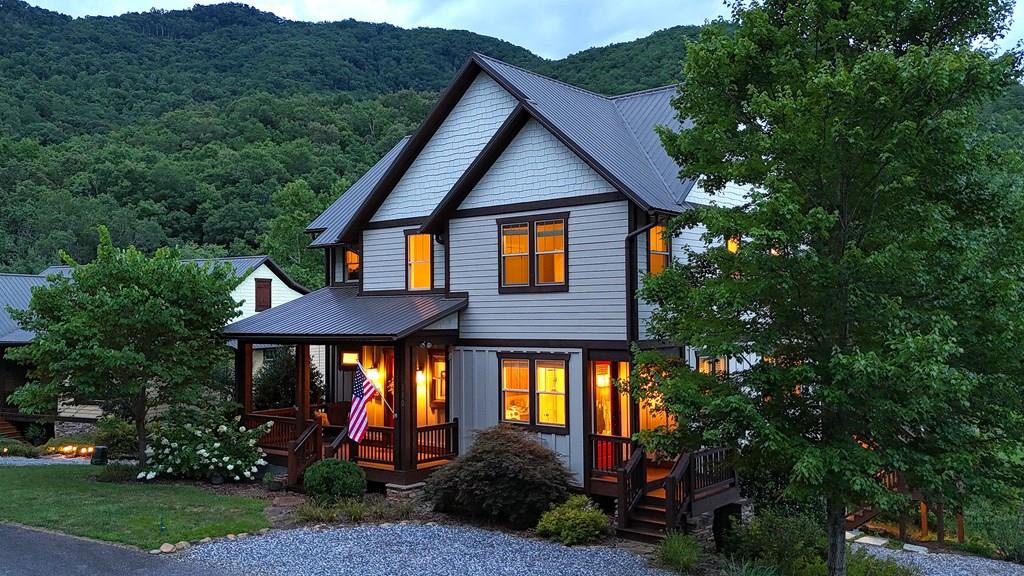 110 N Sundrops Trail