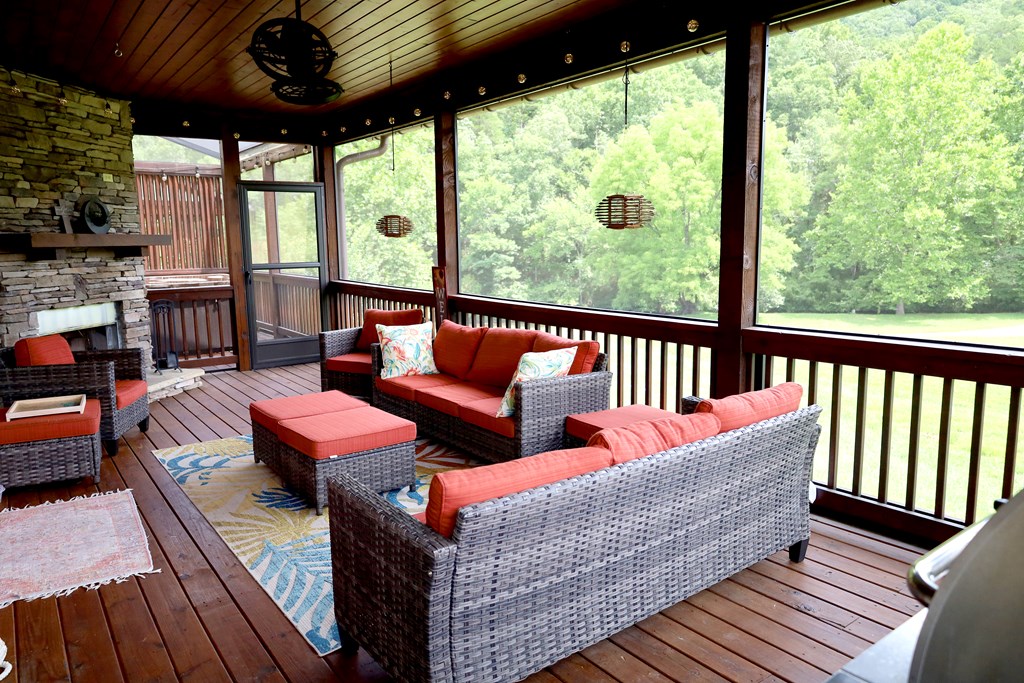 110 N Sundrops Trail