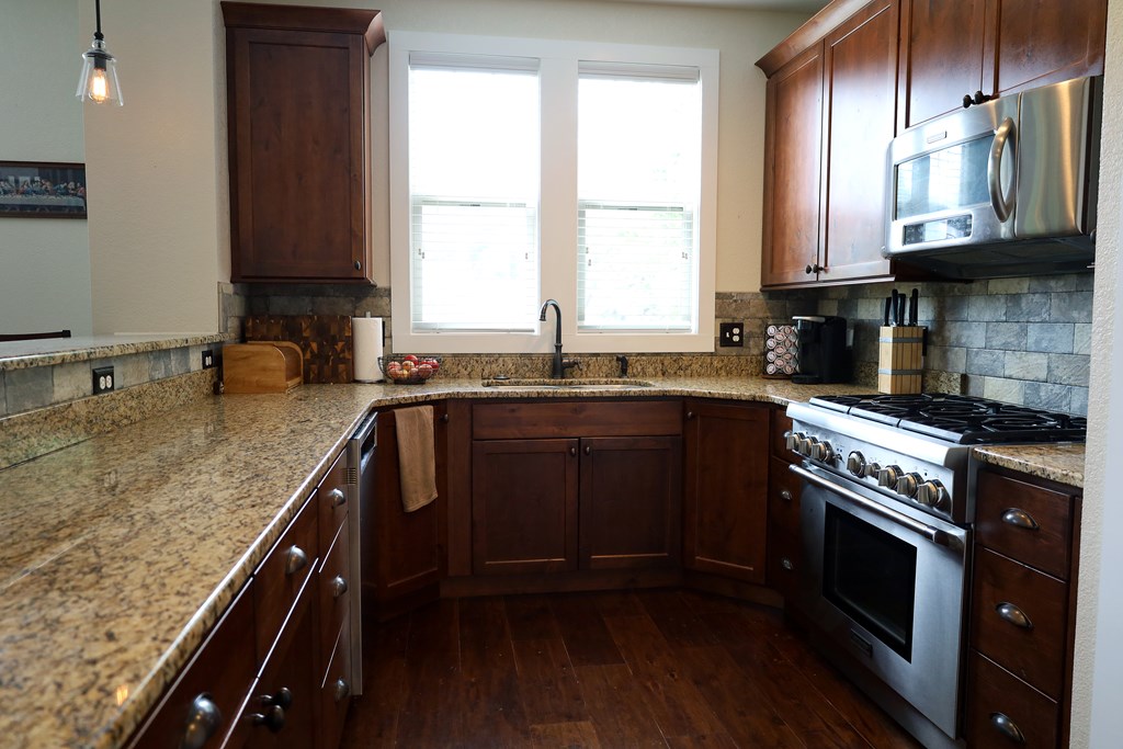 110 N Sundrops Trail