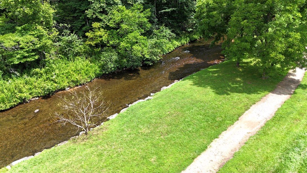 110 N Sundrops Trail