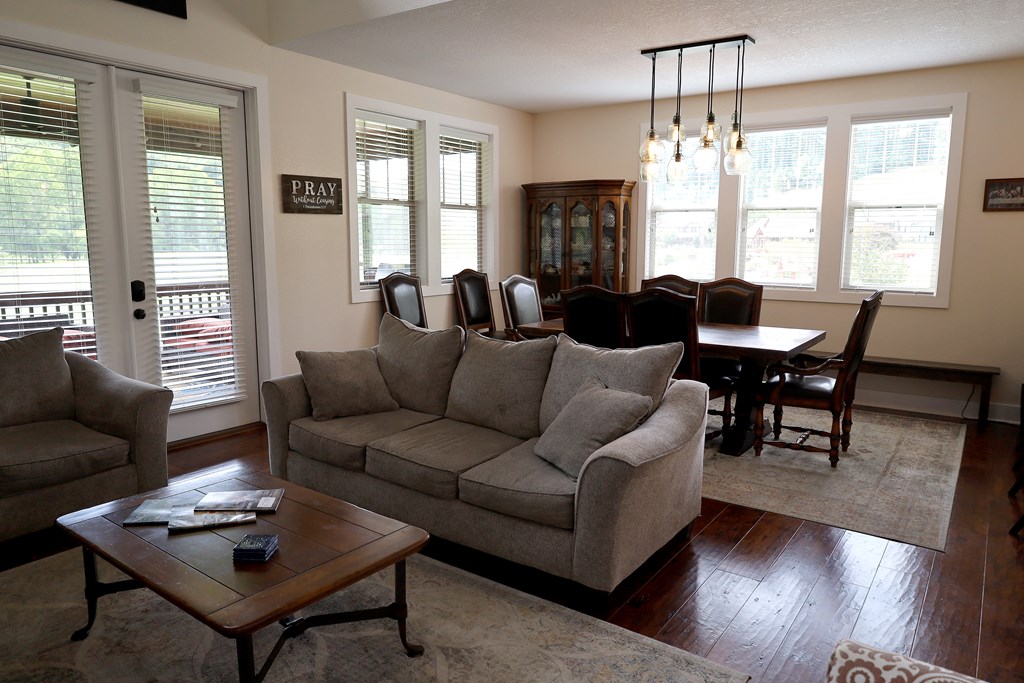 110 N Sundrops Trail