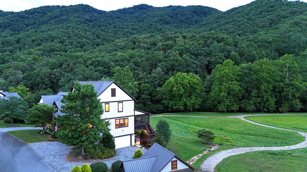 110 N Sundrops Trail