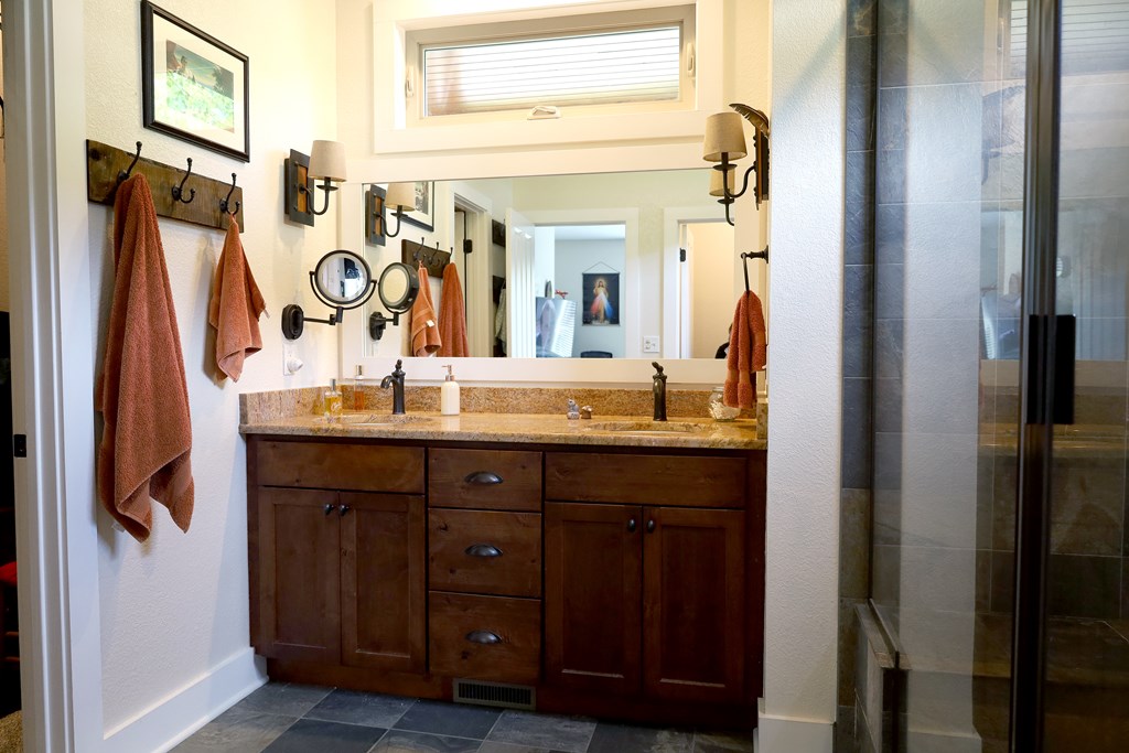 110 N Sundrops Trail