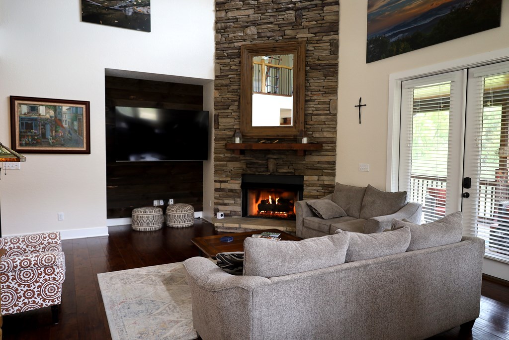 110 N Sundrops Trail