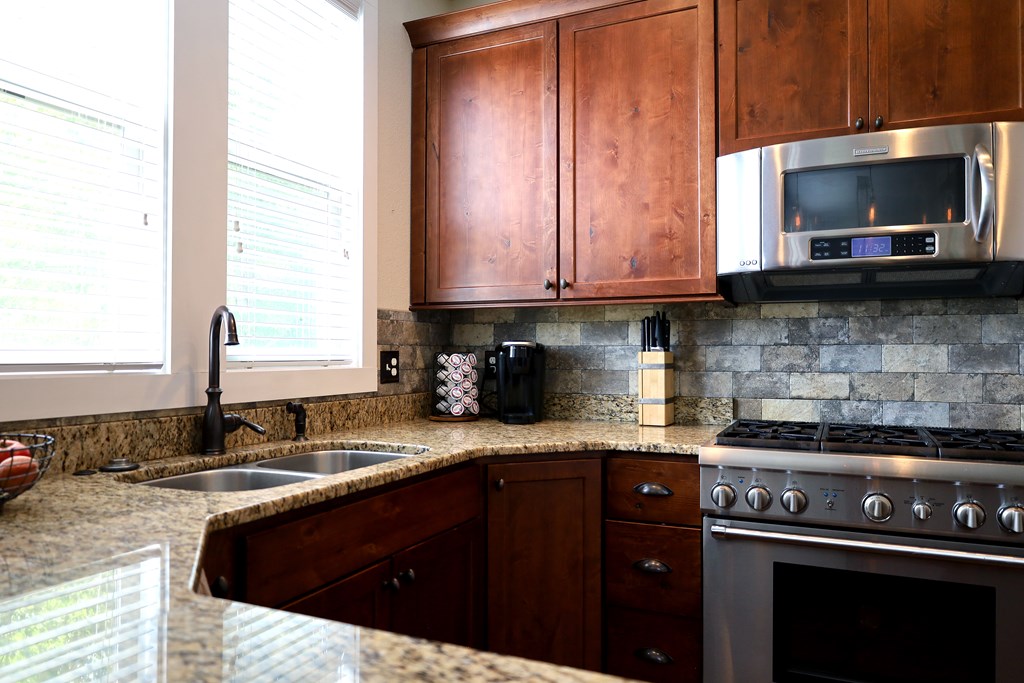 110 N Sundrops Trail