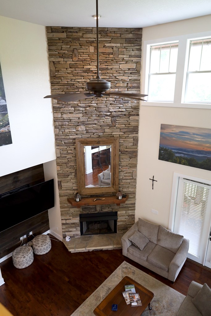 110 N Sundrops Trail