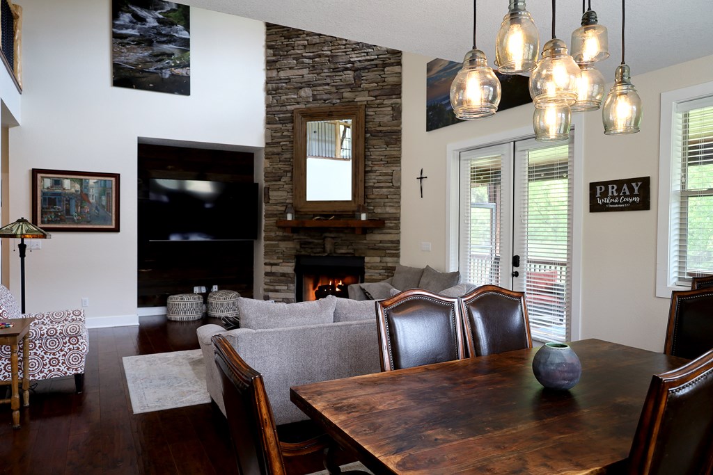 110 N Sundrops Trail