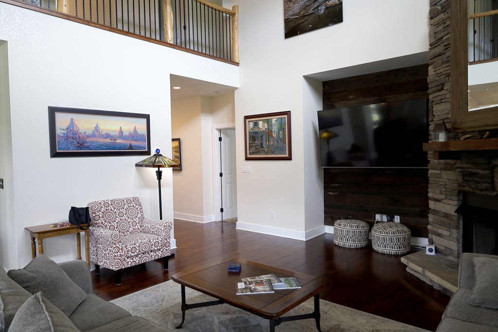 110 N Sundrops Trail