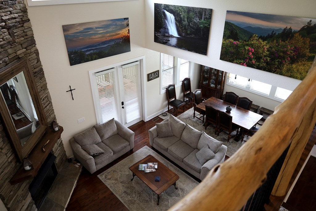 110 N Sundrops Trail