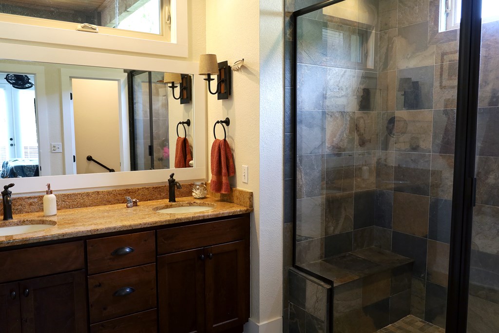 110 N Sundrops Trail