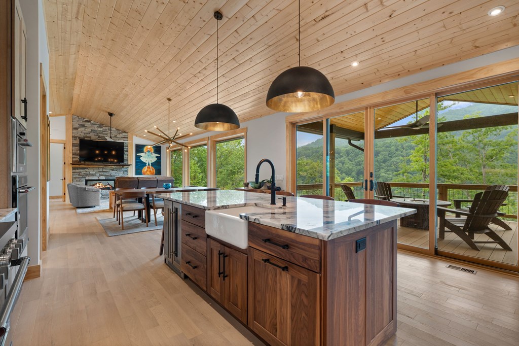 192 Lakeview Trail