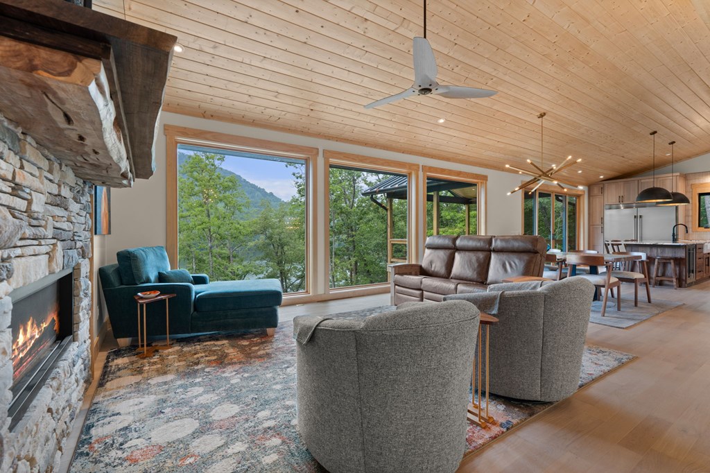 192 Lakeview Trail